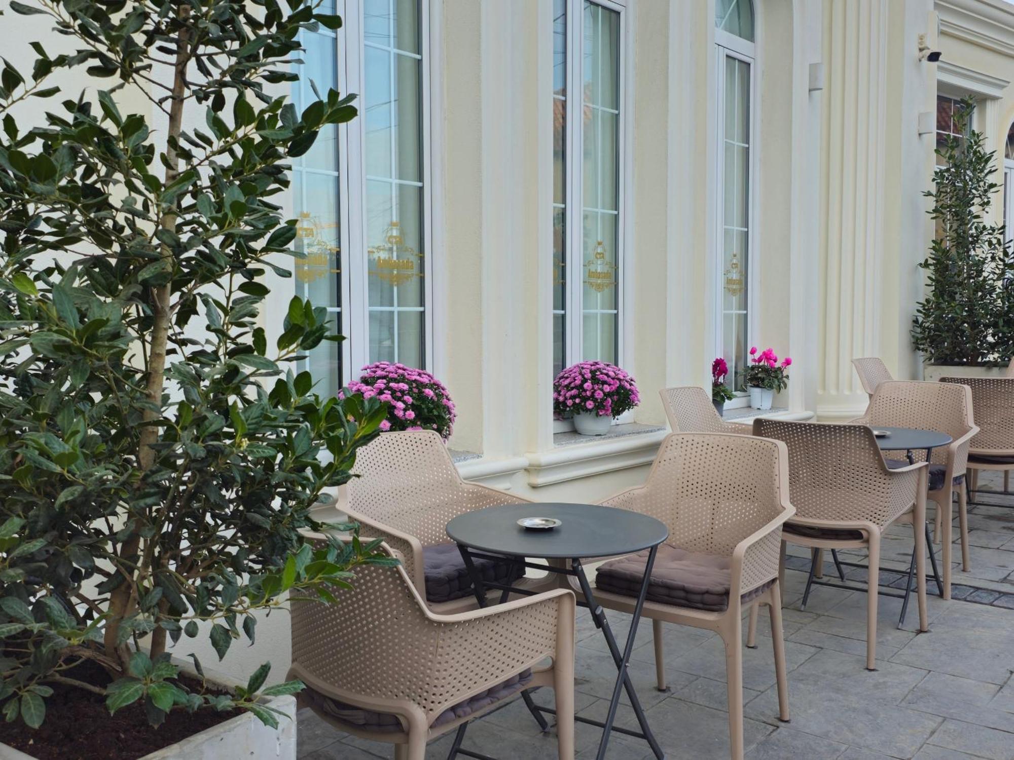 Hotel Ambasada Qta Paskuqan Exterior photo